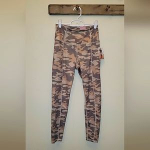 Camo yoga pants, Brand Shadow Sport, Size Small